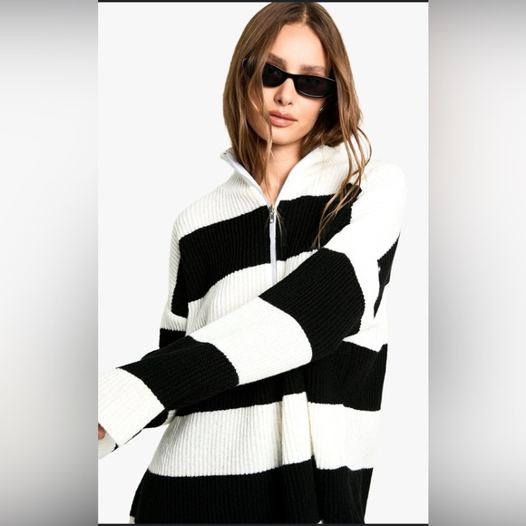 XL Black and White Turtleneck Sweater with Geometric Design - Picture 1 of 6